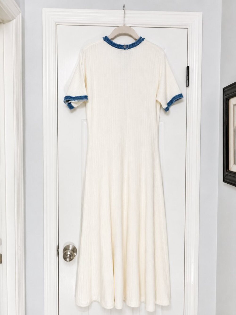 Elie Tahari White Knit Midi Dress Denim Blue Trim Silver Buttons Short Sleeve L - Picture 7 of 12